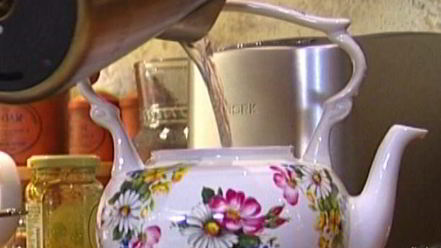 Рецепт яблочно-смородинового чай с медом и корицей