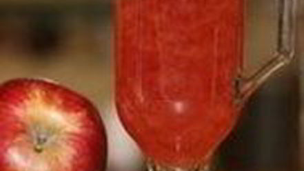 Рецепт яблочно-смородинового чай с медом и корицей