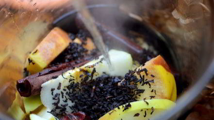 Рецепт чайного напитка с айвой и корицей