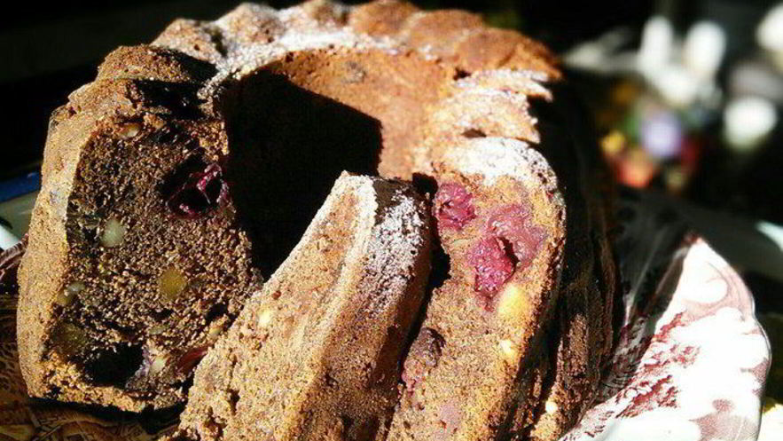 Рецепт шоколадного гугельхупфа с вишней на глинтвейне