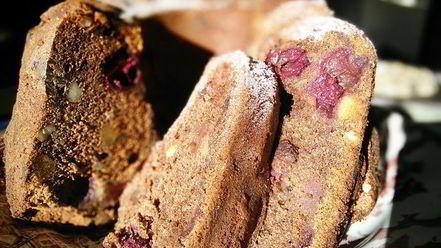 Рецепт шоколадного гугельхупфа с вишней на глинтвейне