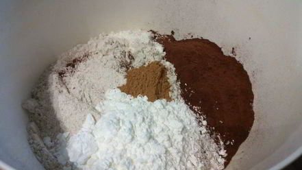 Рецепт шоколадного гугельхупфа с вишней на глинтвейне