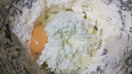 Рецепт шоколадного гугельхупфа с вишней на глинтвейне