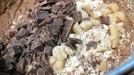 Рецепт шоколадного гугельхупфа с вишней на глинтвейне