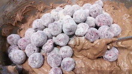 Рецепт шоколадного гугельхупфа с вишней на глинтвейне