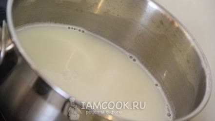 Рецепт молочного киселя с вишневым конфитюром