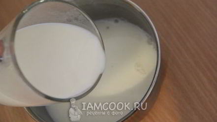 Рецепт молочного киселя с вишневым конфитюром