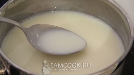 Рецепт молочного киселя с вишневым конфитюром