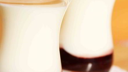 Рецепт молочного киселя с вишневым конфитюром