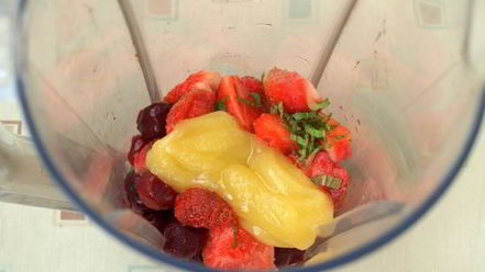 Рецепт клубнично-вишневого коктейль