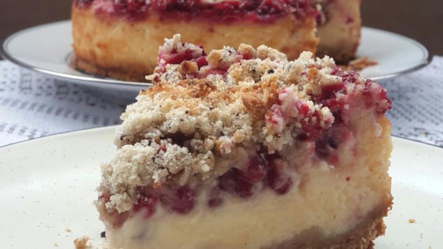 Рецепт чизкейка с брусникой и кофейным штрейзелем