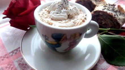 Рецепт карамельного кофе под сливочной шапочкой