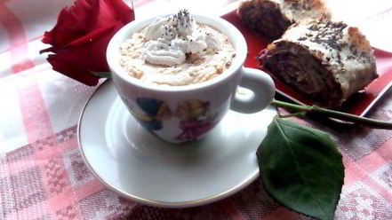 Рецепт карамельного кофе под сливочной шапочкой