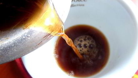 Рецепт карамельного кофе под сливочной шапочкой