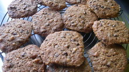 Рецепт хрустящих кофейных печений с шоколадом и грецкими орехами