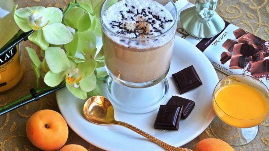 Рецепт кофе с молоком и яичным ликером