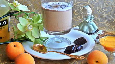 Рецепт кофе с молоком и яичным ликером