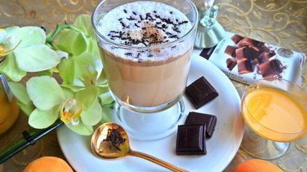 Рецепт кофе с молоком и яичным ликером