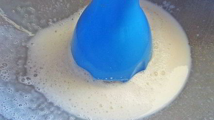 Рецепт кофе с молоком и яичным ликером