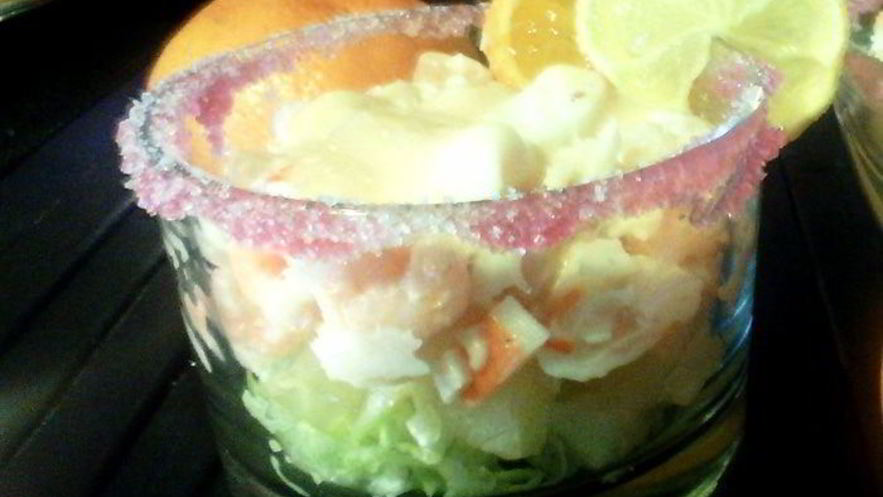 Рецепт коктейля из морепродуктов с розовым соусом