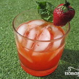 Рецепт Клубничного коктейля с базиликом