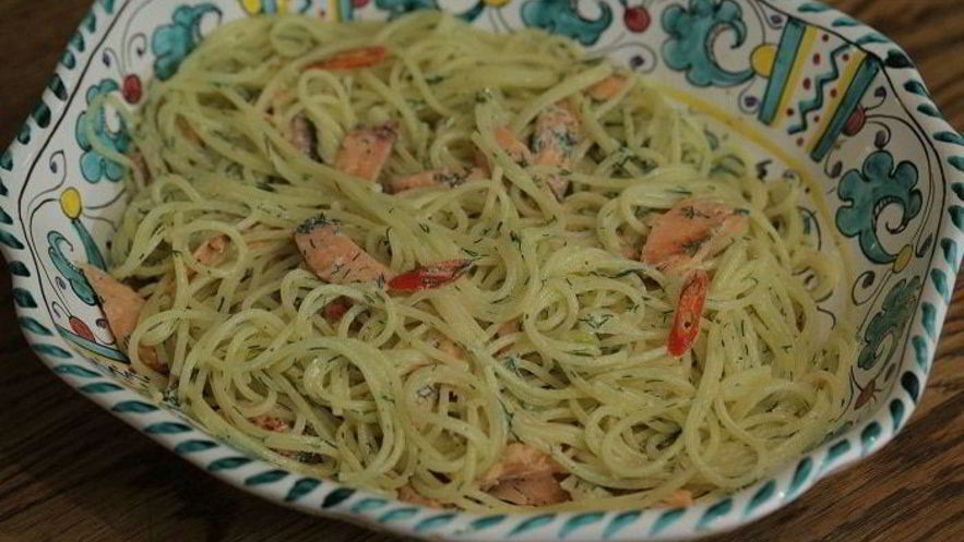 Рецепт спагетти с копченой форелью и джином