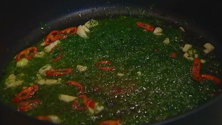 Рецепт спагетти с копченой форелью и джином