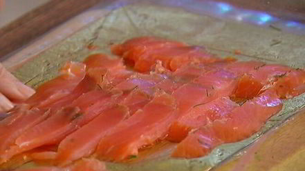 Рецепт спагетти с копченой форелью и джином