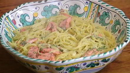 Рецепт спагетти с копченой форелью и джином