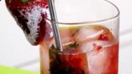 Рецепт весеннего клубничного коктейля