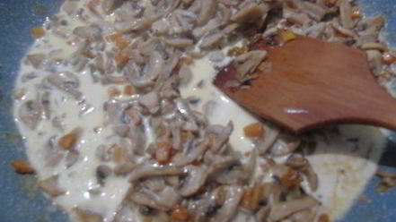 Рецепт грибного соте с вином и горгонзолой