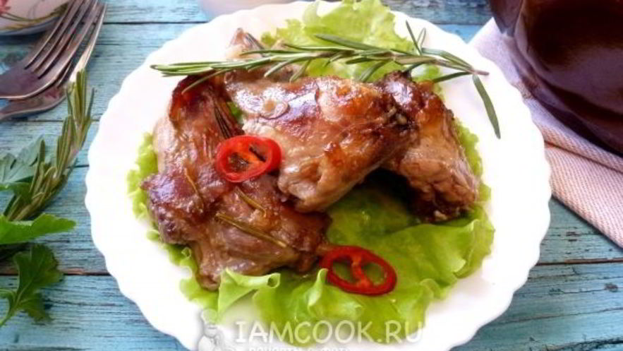 Рецепт кролика с вином и пряными травами в духовке