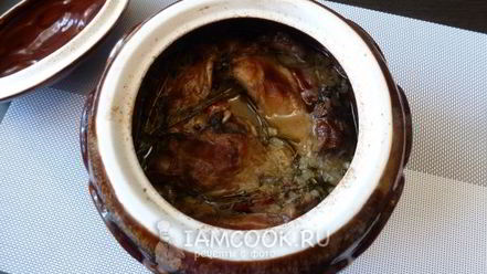 Рецепт кролика с вином и пряными травами в духовке