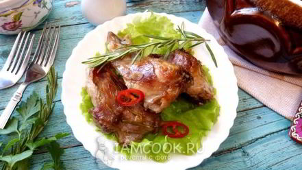 Рецепт кролика с вином и пряными травами в духовке