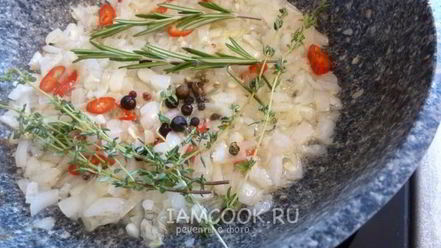 Рецепт кролика с вином и пряными травами в духовке