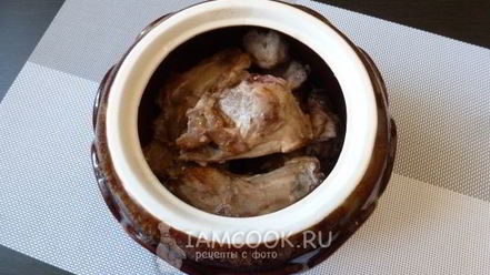 Рецепт кролика с вином и пряными травами в духовке