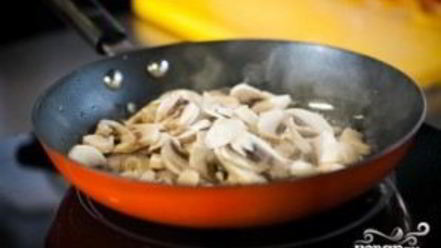 Рецепт линя, тушеного с вином и шампиньонами