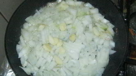 Рецепт рыбы в сливочном масле с вином и чесноком