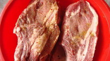 Рецепт свиной корейки с вином и специями