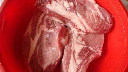 Рецепт свиной корейки с вином и специями