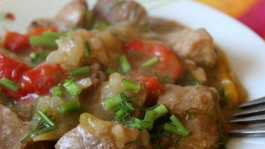 Рецепт свинины, тушеной с вином и перцем