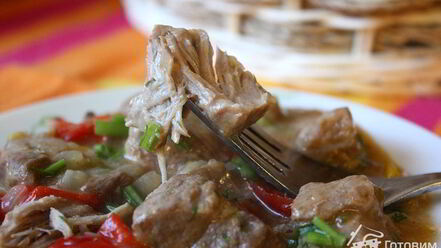 Рецепт свинины, тушеной с вином и перцем