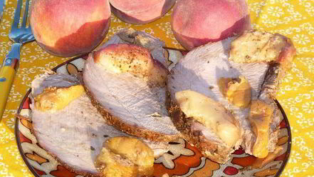 Рецепт запеченной телятины с вином и персиками