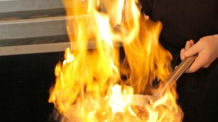 Рецепт морской рыбы фламбе с виски и грушей