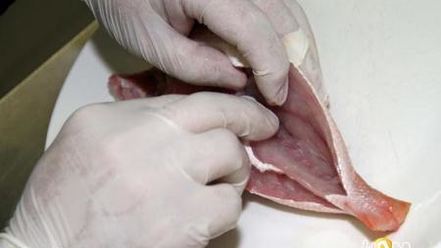 Рецепт морской рыбы фламбе с виски и грушей