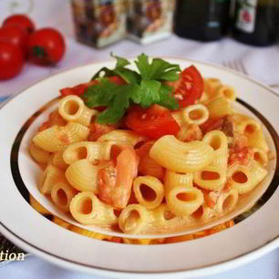 Рецепт Пасты с водкой, семгой и помидорками черри