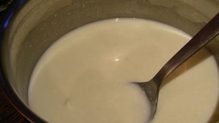 Рецепт рыбы с луком-пореем и сливочным соусом с водкой