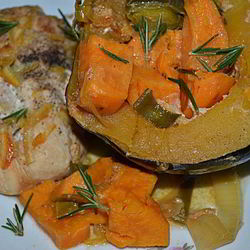 Рецепт Куриных грудок в апельсиново-кленовом сиропе с акорн тыквой и сладким картофелем