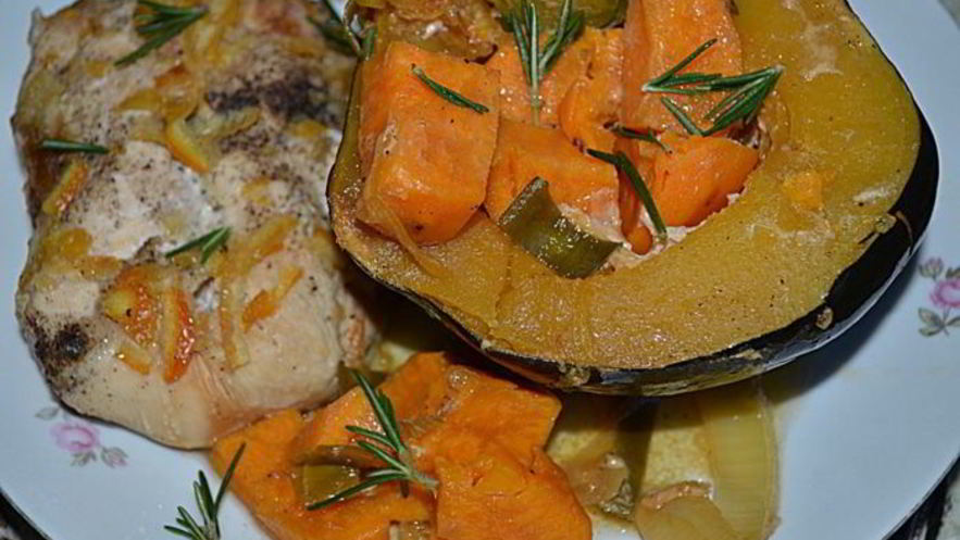 Рецепт куриных грудок в апельсиново-кленовом сиропе с акорн тыквой и сладким картофелем