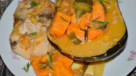 Рецепт куриных грудок в апельсиново-кленовом сиропе с акорн тыквой и сладким картофелем